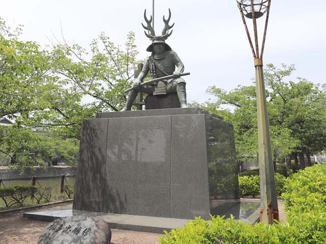 九華公園の本多忠勝像